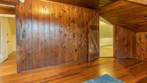A room with wooden walls, a wooden ceiling, and a wooden floor. - Spunky Multi-Level Unit Near Fremont Seattle (Seattle)