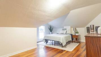 3 bedrooms, desk, iron/ironing board, WiFi