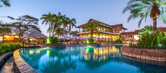 Spacious Family Villa with Private Pool & Golf Cart, Close to the beach