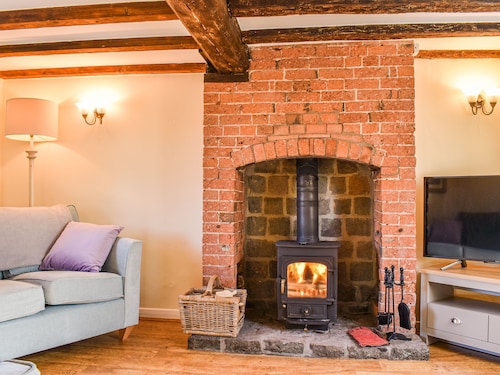 2 bedroom accommodation in Ashbourne