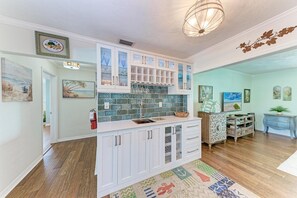Interior - Sunshine Villa Minutes from Ami, Robinson Preserve (Bradenton)