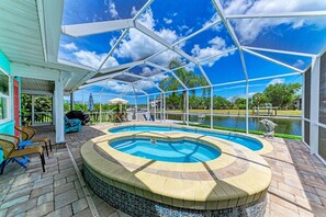 Lämmitetty uima-allas