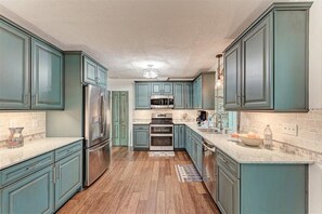 Fridge, microwave, dishwasher, coffee/tea maker