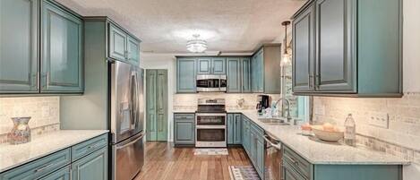 Kühlschrank, Mikrowelle, Geschirrspüler