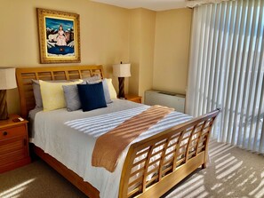 2 bedrooms, desk, iron/ironing board, free WiFi - Breathtaking Views - 2 Bd Condo w/ Pool, A/C, WiFi, Parking (Hilo)