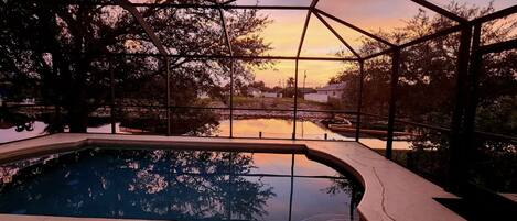 Lämmitetty uima-allas