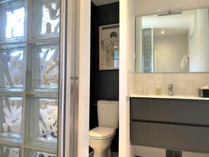 Bathtub, hair dryer, towels - Large 11-person house "L'éventail (Pont-l'Évêque)