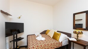 1 chambre, fer et planche à repasser, Wi-Fi, draps fournis