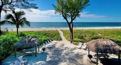 Gulf Views - No Stairs - Directly “On the Beach” - Jensen's "On the Gulf" - Cozy Suite 1
