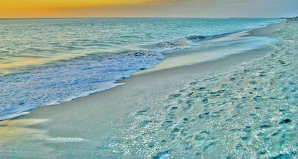 Stunning Views Casual Lux Décor - Directly on the Beach Jensen's “On the Gulf” North Beach 2