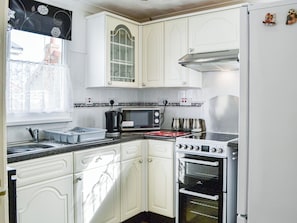 Private kitchen - Enjoy Your Stay Cottage (Bridlington)
