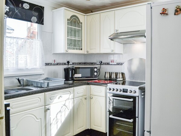 Cookware/dishes/utensils