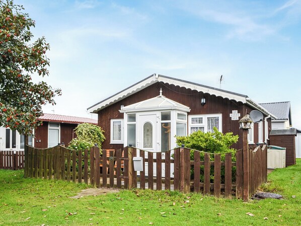 Exterior - Enjoy Your Stay Cottage (Bridlington)