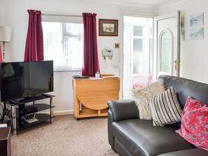 Living area - Enjoy Your Stay Cottage (Bridlington)