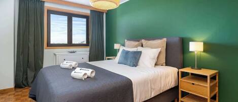 2 chambres, fer et planche à repasser, lit de bébé portatif, Wi-Fi