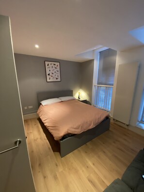 1 Schlafzimmer, Schreibtisch, Bügeleisen/Bügelbrett, WLAN