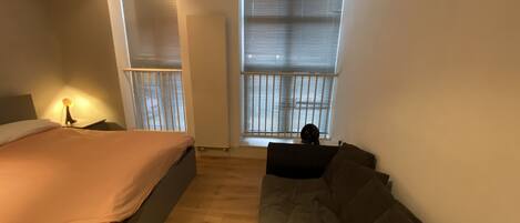 1 bedroom, desk, iron/ironing board, WiFi