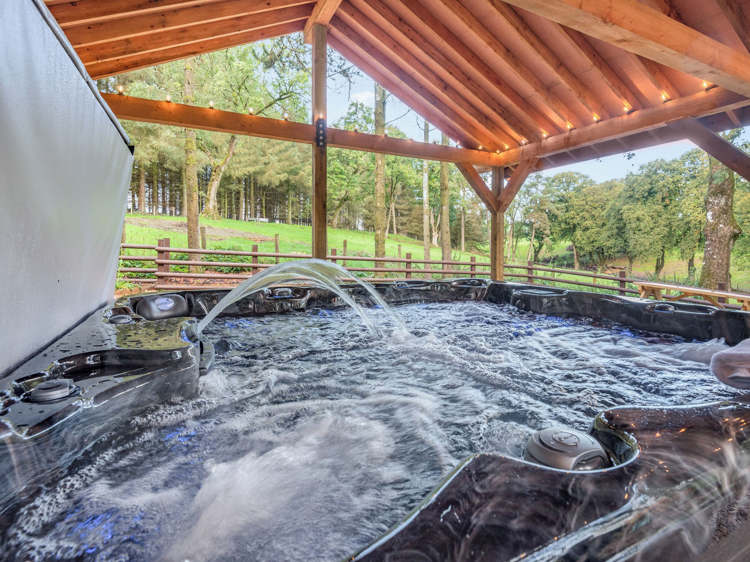 Outdoor spa tub