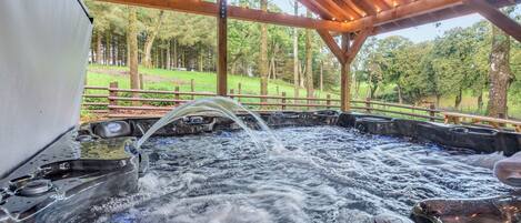 Tina de hidromasaje al aire libre