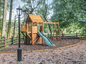 Children's area - 5 bedroom accommodation in Cerrigydrudion (Cerrigydrudion)