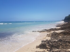 Beach nearby, sun loungers, beach towels - Paradise Awaits  (Kwale County)