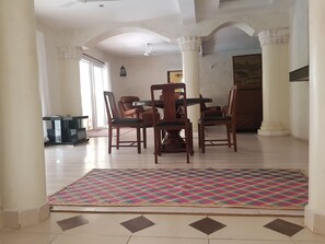 Smart TV, books - Paradise Awaits  (Kwale County)