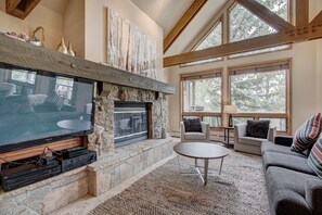 TV, fireplace, DVD player, stereo - Luxury 4 bed Pines Townhome amongst the peace and quiet by RedAwning (Beaver Creek)