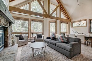 TV, fireplace, DVD player, stereo - Luxury 4 bed Pines Townhome amongst the peace and quiet by RedAwning (Beaver Creek)