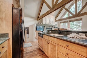 Shower, free toiletries, hair dryer, towels - Luxury 4 bed Pines Townhome amongst the peace and quiet by RedAwning (Beaver Creek)