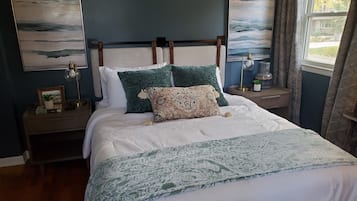2 bedrooms, desk, iron/ironing board, travel crib