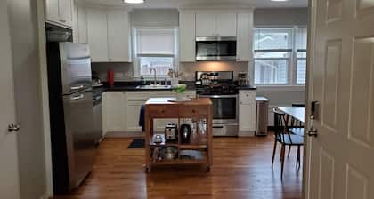 2CHICAGO Train 1MI/WIFI/KING/Free parking/Fox River Bike Trail