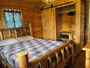 2 bedrooms, desk, free WiFi, bed sheets