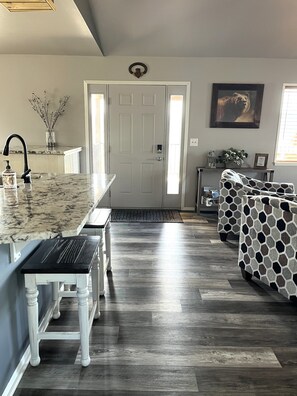 Spacious counter seating, perfect as a workspace.