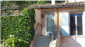 Exterior detail - Le Moulin de Prédelles, Reillanne Gîte Le Mistral **** (Reillanne)