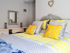 3 bedrooms, free WiFi, bed sheets - Lowey's Harbour Cottage (Bridlington)