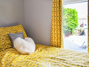 3 bedrooms, free WiFi, bed sheets