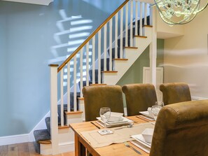 Dining - Lowey's Harbour Cottage (Bridlington)