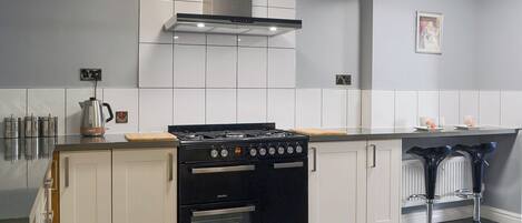 Horno, lavavajillas y congelador