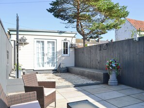 Terrace/patio - Lowey's Harbour Cottage (Bridlington)