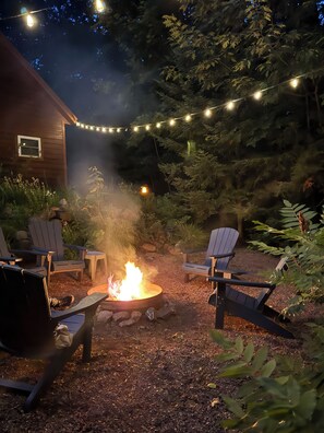 Property grounds - Bayfield Fruit Loop Retreat - Rock Garden Cottage in the woods (Bayfield)