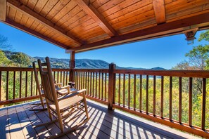 Property grounds - Amazing Views, Secluded, 3 King suites, Sleeps 11, Hot tub. Pet Friendly (Sevierville)