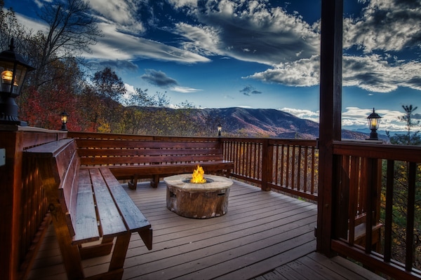 Lower level firepit