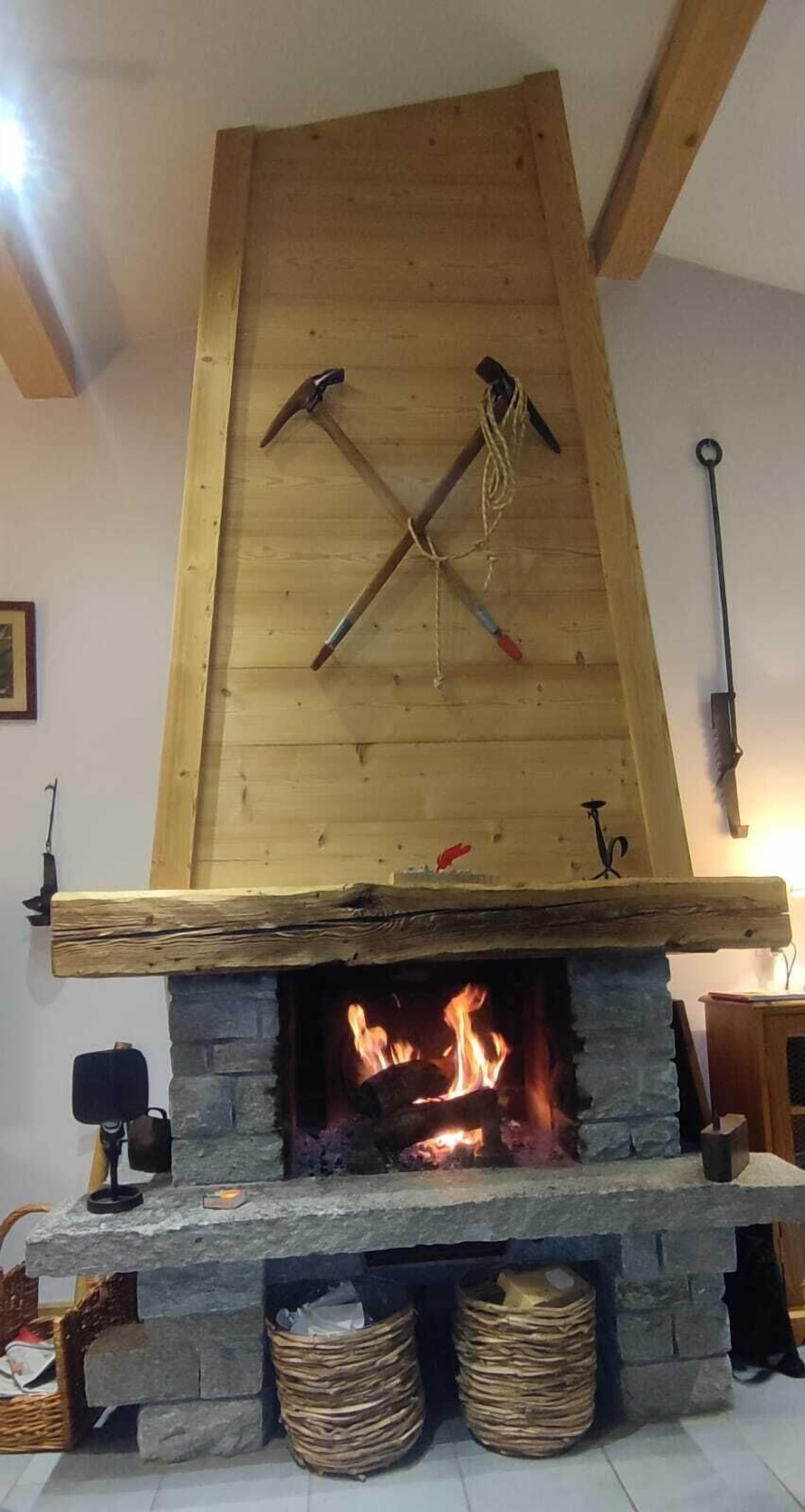 La cheminée, bois fourni