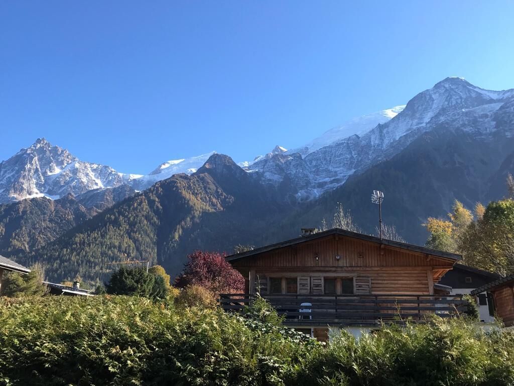 Chalet et la chaîne du Mont Blanc