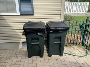 Property grounds - EXTRA CLEAN In-Law-Suite - QUEEN bed, High Speed WIFI, Smart TV & Much More! (Georgetown)