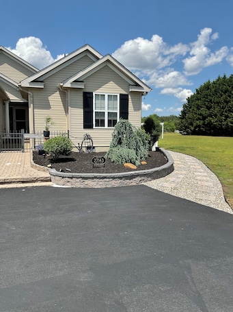 Exterior. EXTRA CLEAN In-Law-Suite - QUEEN bed, High Speed WIFI, Smart TV & Much More!