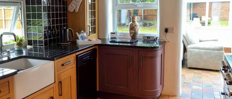 Fridge, microwave, dishwasher, cookware/dishes/utensils