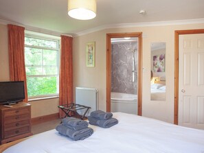 5 bedrooms, free WiFi, bed sheets