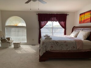 5 habitaciones, tabla de planchar con plancha, wifi y ropa de cama 