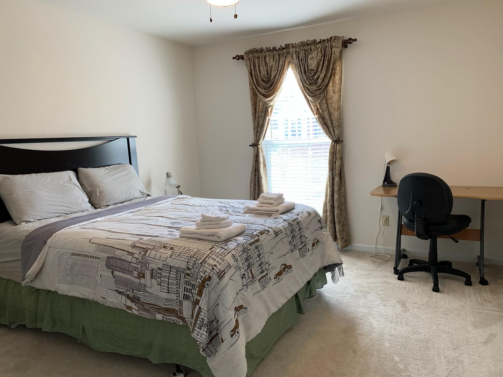 5 chambres, fer et planche à repasser, Wi-Fi, draps fournis